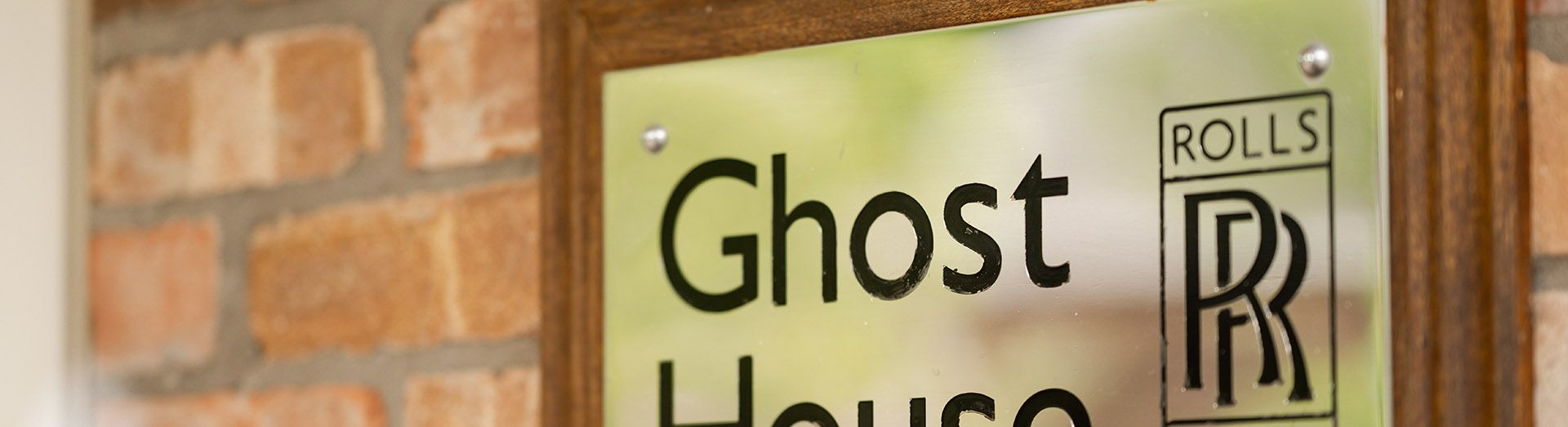 Ghost-House-Desktop-3